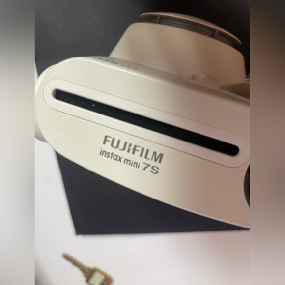 FujiFilm Instax Mini 7s Instant Camera with Cactus Flamingo Case  and Film - Picture 2 of 14
